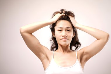 Asyalı Çinli Bayan uyanma sonra esneme