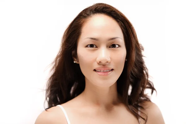 Asiatische chinesische Mädchen posiert ohne Make-up isoliert — Stockfoto