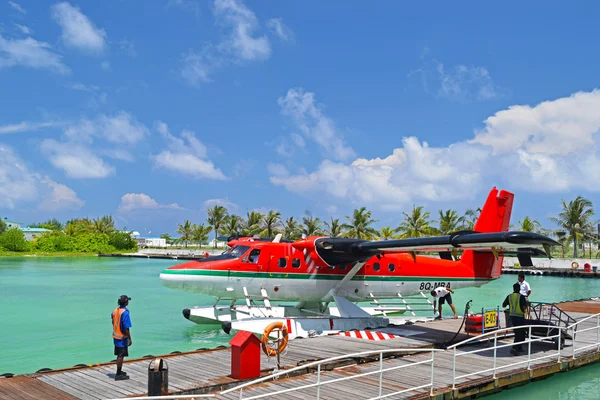 A hidroplánok a Maldív-szigetek tengeri kikötő — Stock Fotó