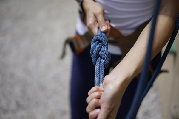 Close up of woman gripping rope — Stock Photo, Image