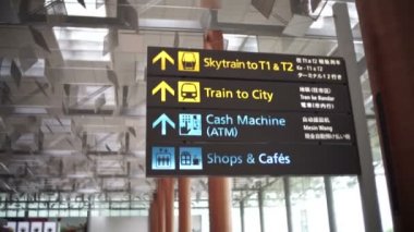 Singapur Changi Havaalanı yönlendirmeleri ile iç