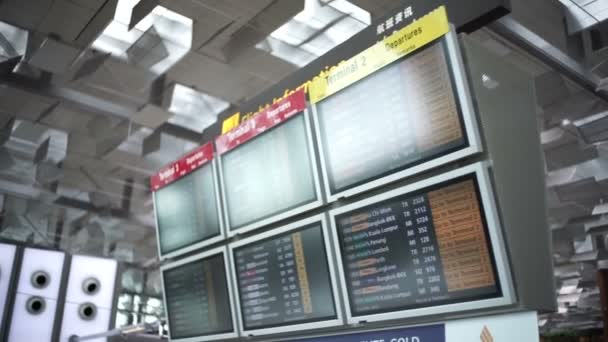 Inre av Singapore Changi flygplats med Signages — Stockvideo