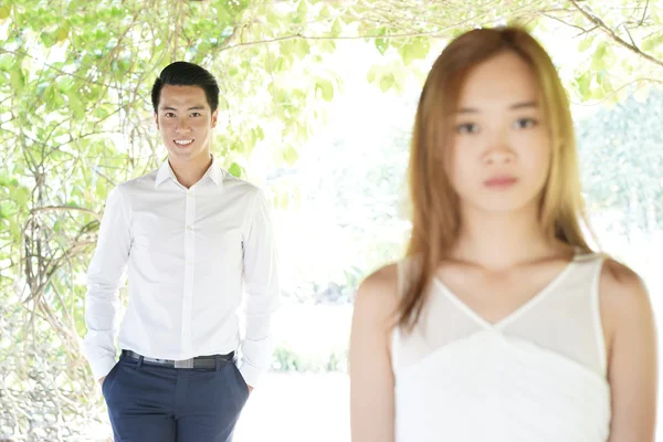 Asijský pár v nešťastném vztahu — Stock fotografie