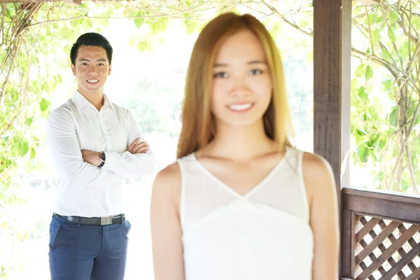 Casal feliz em um relacionamento feliz chave alta — Fotografia de Stock