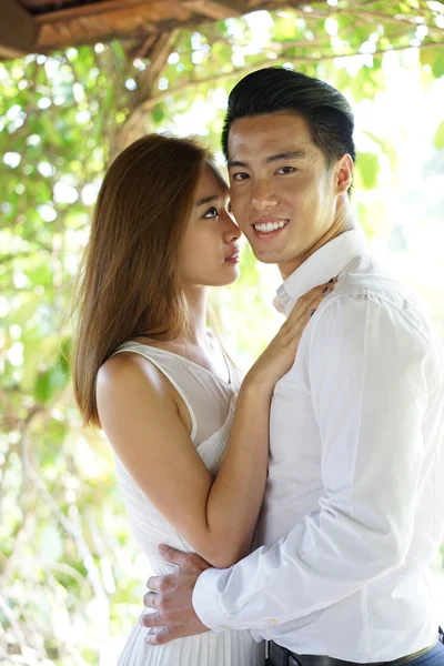 Asiático casal em um relacionamento feliz — Fotografia de Stock