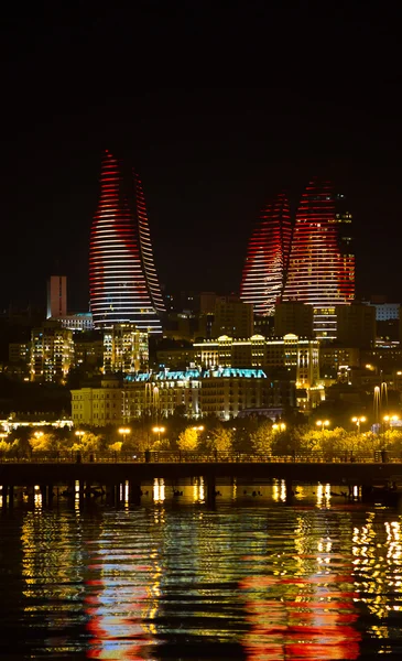 Flammenhochhäuser in Baku — Stockfoto