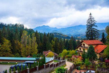 Romanya 'daki Timisul de sus' tan Postavarul dağlarının manzarası