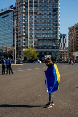 10 Nisan 2021 - Bükreş, Romanya: Covid pandemi kısıtlamalarına ve Bakan Vlad Voiculescu 'ya karşı Zafer Meydanı' nda protestolar.