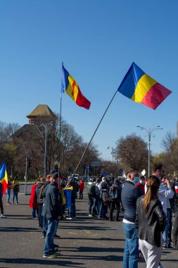 10 Nisan 2021 - Bükreş, Romanya: Covid pandemi kısıtlamalarına ve Bakan Vlad Voiculescu 'ya karşı Zafer Meydanı' nda protestolar.