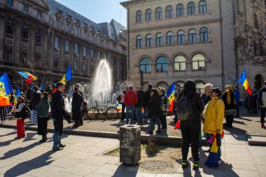 10 Nisan 2021 - Bükreş, Romanya: Covid pandemisi kısıtlamalarına ve Bakan Vlad Voiculescu 'ya karşı üniversitede protestolar.
