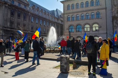 10 Nisan 2021 - Bükreş, Romanya: Covid pandemisi kısıtlamalarına ve Bakan Vlad Voiculescu 'ya karşı üniversitede protestolar.