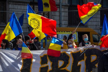 10 Nisan 2021 - Bükreş, Romanya: Covid pandemisi kısıtlamalarına ve Bakan Vlad Voiculescu 'ya karşı üniversitede protestolar.