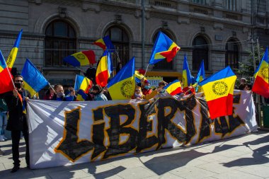 10 Nisan 2021 - Bükreş, Romanya: Covid pandemisi kısıtlamalarına ve Bakan Vlad Voiculescu 'ya karşı üniversitede protestolar.