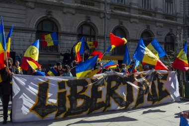 10 Nisan 2021 - Bükreş, Romanya: Covid pandemisi kısıtlamalarına ve Bakan Vlad Voiculescu 'ya karşı üniversitede protestolar.