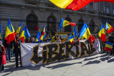 10 Nisan 2021 - Bükreş, Romanya: Covid pandemisi kısıtlamalarına ve Bakan Vlad Voiculescu 'ya karşı üniversitede protestolar.