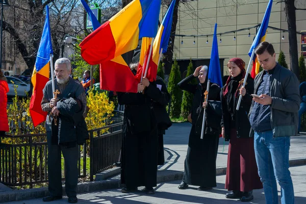 10 Nisan 2021 - Bükreş, Romanya: Covid pandemisi kısıtlamalarına ve Bakan Vlad Voiculescu 'ya karşı üniversitede protestolar.