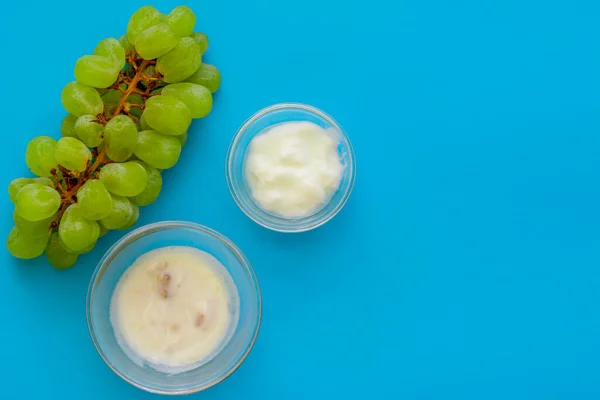 Traubengesichtsmaske Mit Trauben Und Joghurt Mit Natürlichen Antioxidantien Vitaminen Gegen — Stockfoto