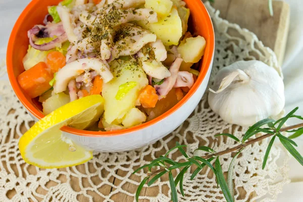 Salad with squid - homemade — Stock Photo, Image