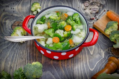 Sebze çorbası hazırlamak