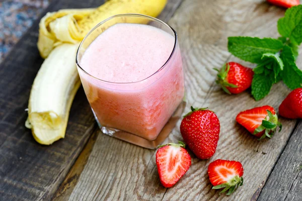 Banana - strawberry smoothie in glass (healthy vegetarian drink) — Stock Photo, Image
