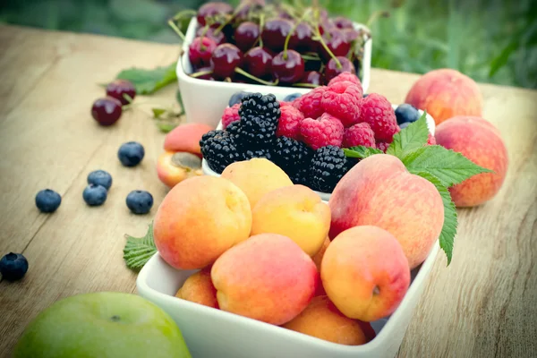 BlackBerry (bramble, bramble berry seçici odak)