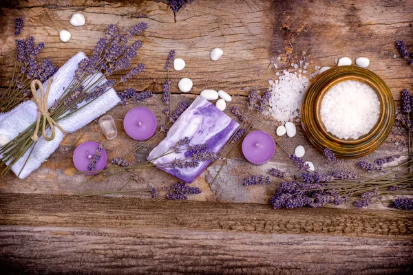 Relaxamento com produtos de lavanda — Fotografia de Stock