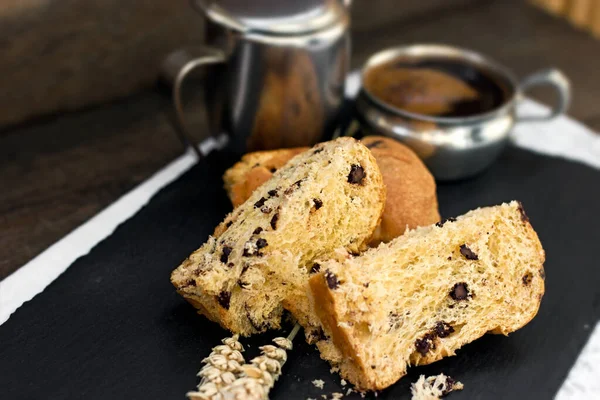 Finom Reggeli Étkezés Házi Panettone Fekete Kávé — Stock Fotó