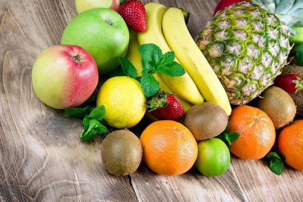 Healthy Fresh Vegetarian Food Organic Fruits Table — Stock Photo, Image