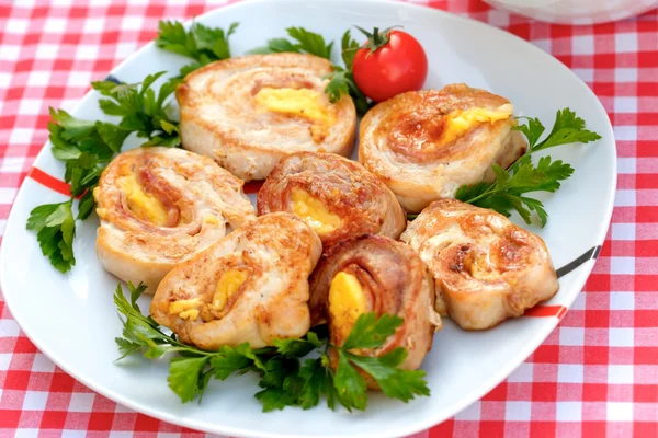 Rolled Chicken - прокат куриных грудей — стоковое фото