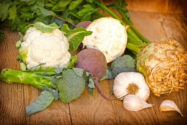 Alimentação saudável - vegetais orgânicos frescos — Fotografia de Stock