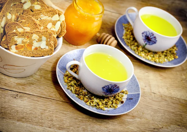 Heřmánkový čaj - čas na čaj — Stock fotografie