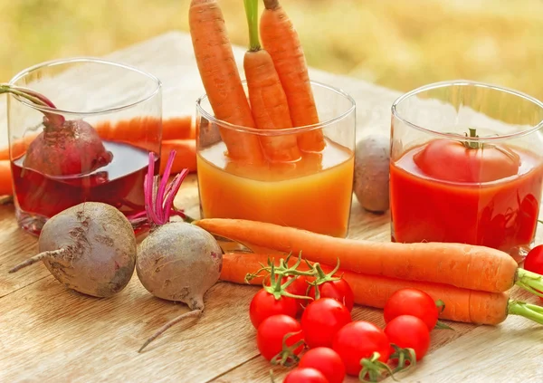 Succo di carota appena spremuto — Foto Stock