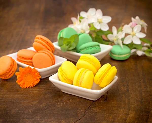 Traditionella franska färgglada macarons - macaroons — Stockfoto