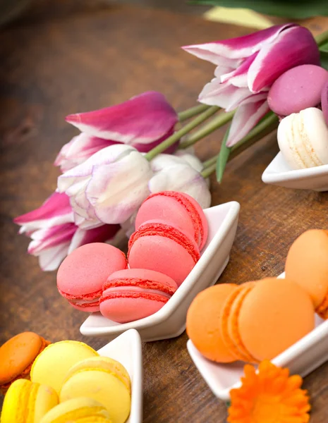 Pyszne kolorowe makaroniki francuskie - macarons — Zdjęcie stockowe