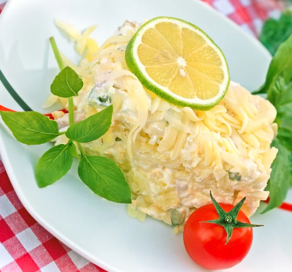 Refeição deliciosa - salada fria (salada Mimosa ) — Fotografia de Stock