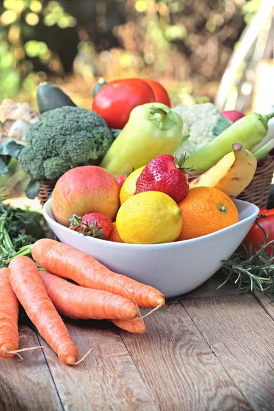 Biologische groenten en fruit — Stockfoto