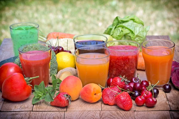 Healthy drinks freshly squeezed — Stock Photo, Image