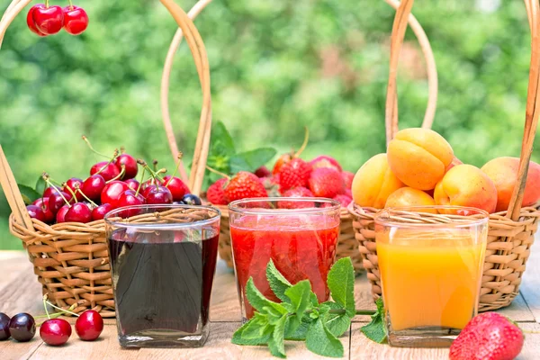 Fresh juices - healthy beverages — Stock Photo, Image