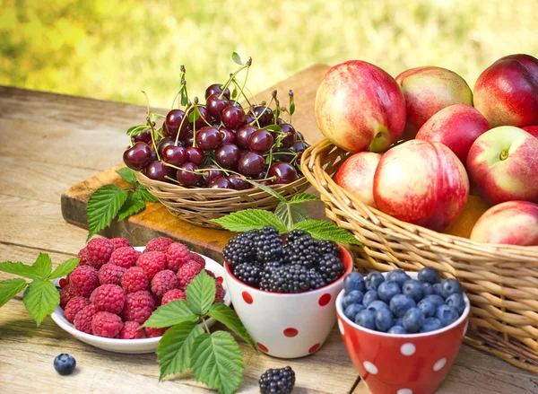 Frutas frescas de bayas orgánicas —  Fotos de Stock