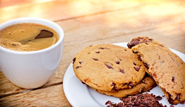 Chosholate chip cookies and coffe — Stock Photo, Image