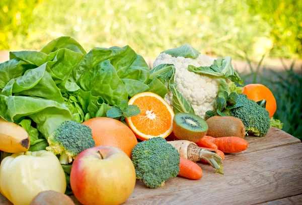 Organic fruits and vegetables — Stock Photo, Image