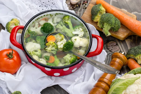 Comida saludable, comida vegetariana - sopa de verduras —  Fotos de Stock