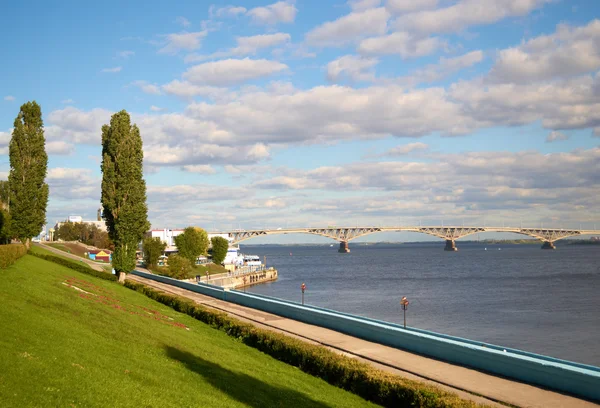 Muelle y puente del río — Foto de Stock