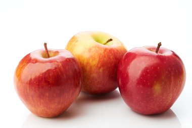 üç kırmızı elma