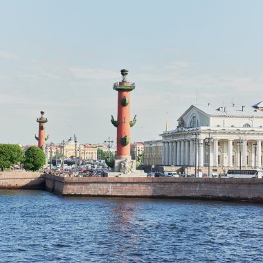 İki rostral sütun ve exchange building