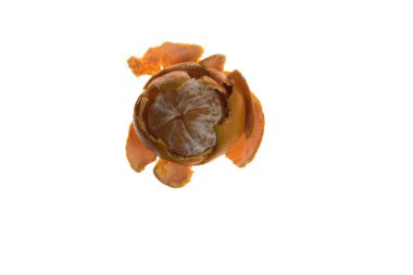 beyaz arkaplan görünümündeki çiçeğe benzer kabuklu kabuklu aydınlatılmamış mandalina