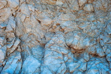 Renkli taş dokusu bejden maviye geçiş