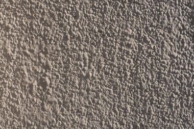 Duvardaki dekoratif alçıda boya izleri var.