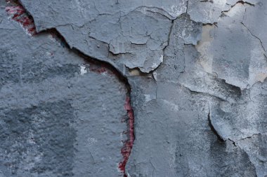 Duvar dokusu çatlaklarla dolu çok katmanlı sert gölgeler sokak aydınlatması