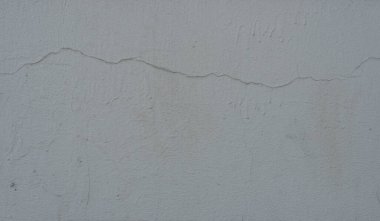 Duvar dokusunda pek çok boya tabakası yumuşak ışığı çatlattı.